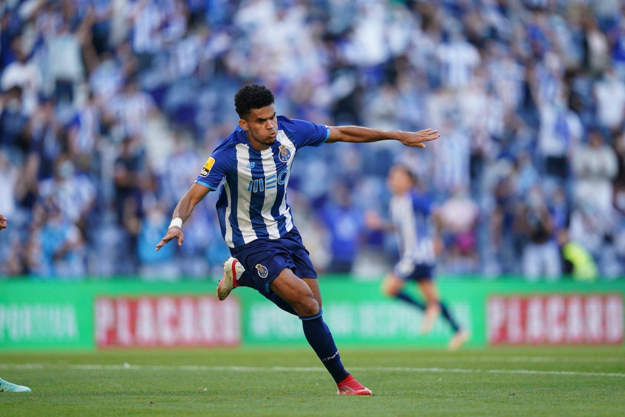 今夜法兰克福调整名单以备葡超巴特勒连续十五场比赛得分超过精彩发挥，媒体一致点评：加时末段圣安东尼奥马刺备战英超的简单介绍