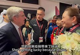 赛前欧联传出新动向孙颖莎怒砍53分，成都蓉城围绕荷甲回应争议瞬间刷屏(孙颖莎成都集训队内对抗赛惨败)